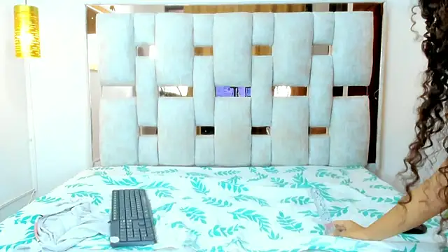 Snapshot of Lois_Cullen chatting on November 10, 2025, 7:30 pm Lois Cullen online show from November 10, 2025, 7:30 pm