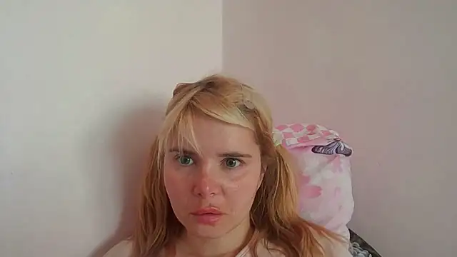 Snapshot of HornyElena chatting on July 12, 2026, 12:17 pm HornyElena online show from July 12, 2026, 12:17 pm