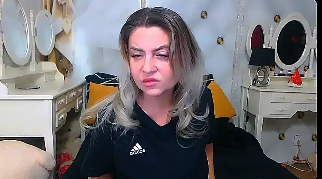 Snapshot of xplayfullblondexx chatting on January 13, 2025, 6:06 am xplayfullblondexx online show from January 13, 2025, 6:06 am