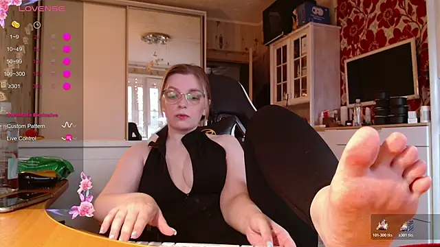 Snapshot of dominyantrix chatting on November 9, 2025, 11:36 am dominyantrix online show from November 9, 2025, 11:36 am