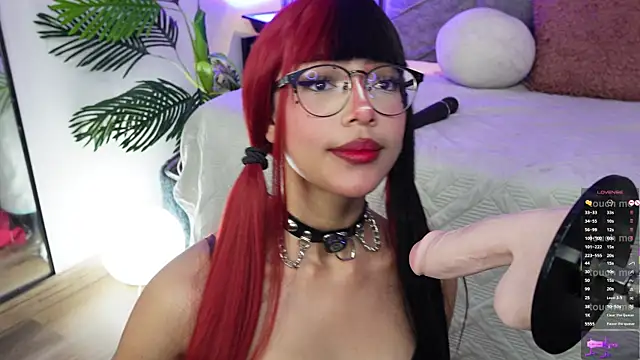  ViolletteNoir  online show from June 24, 2026, 9:01 pm