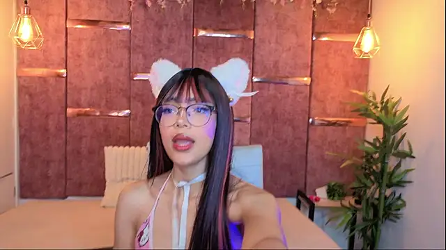 Snapshot of _ViolletteNoir_ chatting on March 1, 2026, 8:31 pm ViolletteNoir online show from March 1, 2026, 8:31 pm