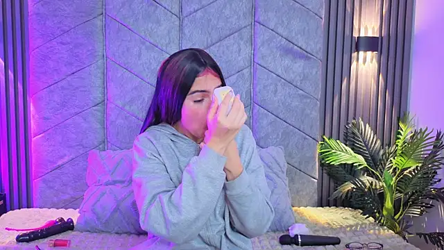  ViolletteNoir  online show from November 30, 2025, 8:59 am