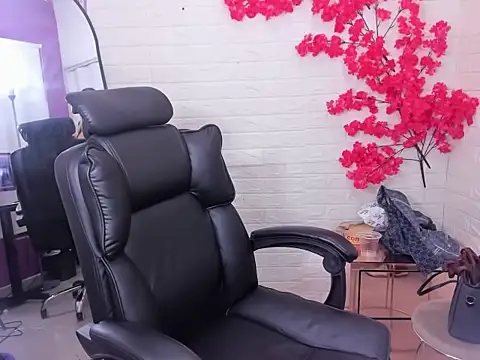 MiaStorm1 online show from November 6, 2025, 11:53 pm