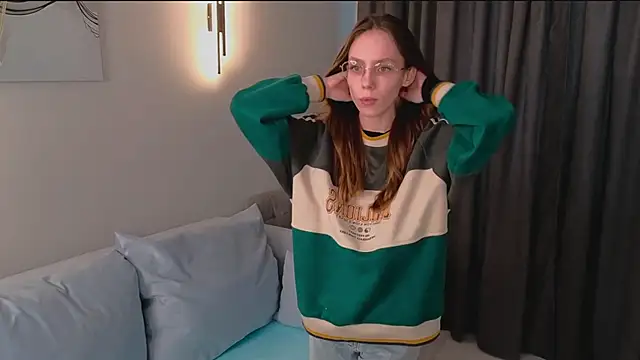 Snapshot of JuliaPeters chatting on December 3, 2025, 8:03 am JuliaPeters online show from December 3, 2025, 8:03 am