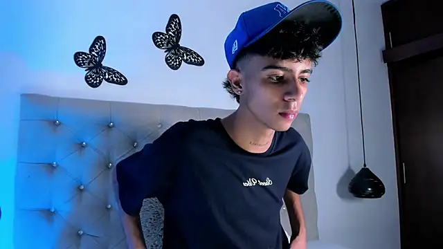 Snapshot of Quetzal_coatl_ chatting on November 8, 2025, 8:23 pm Quetzal coatl online show from November 8, 2025, 8:23 pm