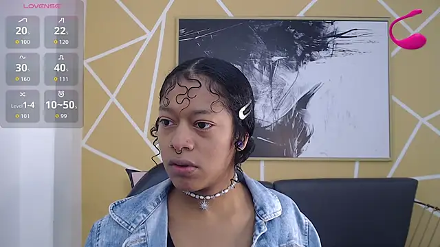 Snapshot of Agatha_Amaya chatting on November 7, 2025, 1:04 pm Agatha Amaya online show from November 7, 2025, 1:04 pm