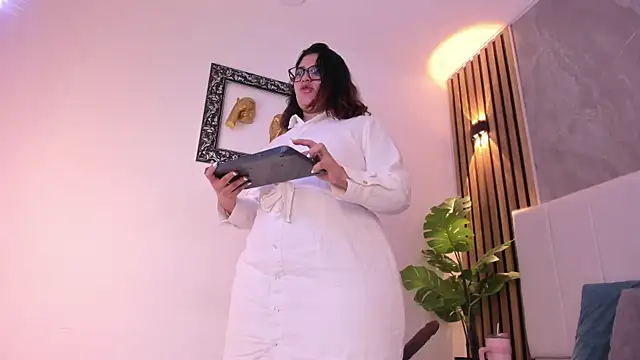 Carlotta de velour online show from June 22, 2026, 3:12 am