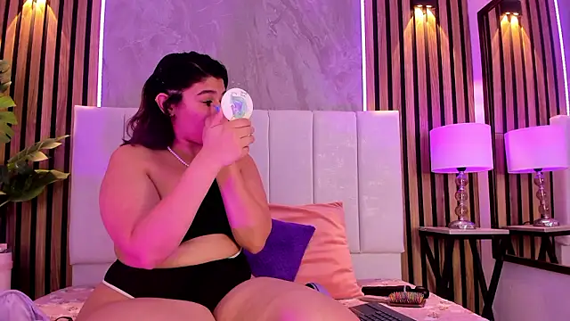 Snapshot of Carlotta_de_velour chatting on February 13, 2026, 3:06 am Carlotta de velour online show from February 13, 2026, 3:06 am