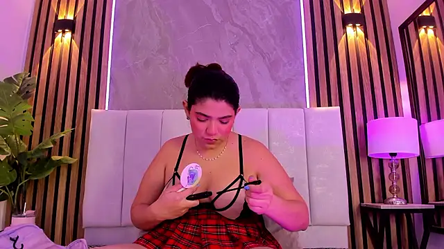 Snapshot of Carlotta_de_velour chatting on February 16, 2026, 3:16 am Carlotta de velour online show from February 16, 2026, 3:16 am