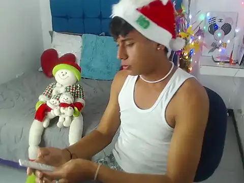 Valentino Lane online show from December 1, 2025, 2:51 pm