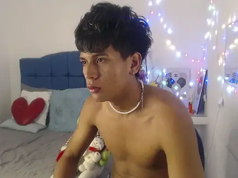 Valentino Lane online show from December 3, 2025, 1:21 pm