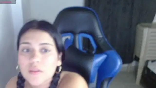 Snapshot of Alexita2121 chatting on November 19, 2025, 4:56 am Alexita2121 online show from November 19, 2025, 4:56 am