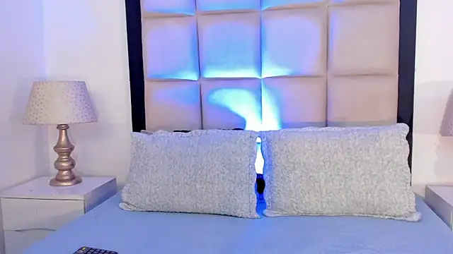 Snapshot of KimmRusso chatting on November 22, 2025, 6:40 pm KimmRusso online show from November 22, 2025, 6:40 pm