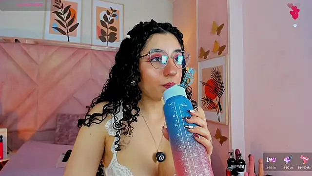 DemiJones  online show from March 17, 2026, 4:26 am