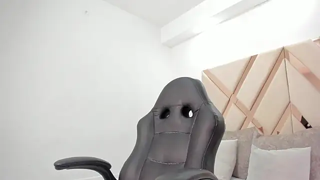 Snapshot of merielenbloom chatting on November 18, 2025, 12:19 pm merielenbloom online show from November 18, 2025, 12:19 pm