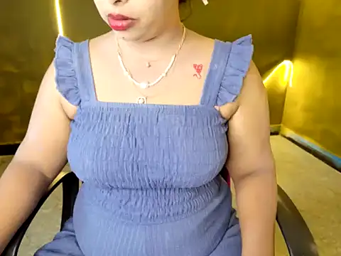 Snapshot of NishasBack chatting on November 9, 2025, 6:17 am NishasBack online show from November 9, 2025, 6:17 am