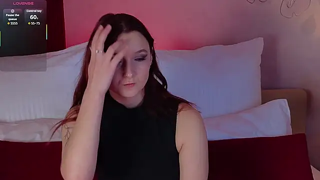 Snapshot of Ellllie chatting on November 6, 2025, 9:57 am Ellllie online show from November 6, 2025, 9:57 am