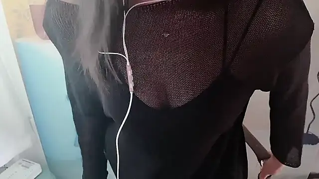 cici bbyy online show from December 18, 2025, 6:51 am