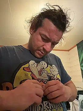 miguel910921 online show from January 15, 2026, 11:41 pm