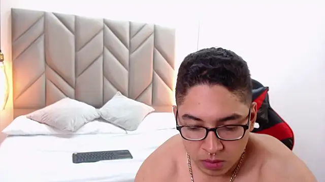 Snapshot of DanteVoss chatting on November 8, 2025, 3:32 am DanteVoss online show from November 8, 2025, 3:32 am