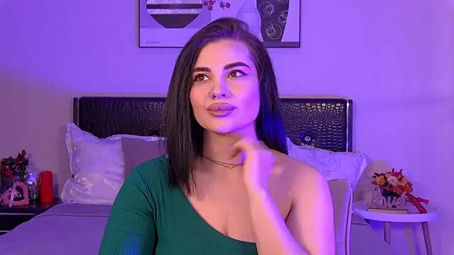 Snapshot of AdrianaTorres chatting on November 23, 2025, 7:13 pm AdrianaTorres online show from November 23, 2025, 7:13 pm