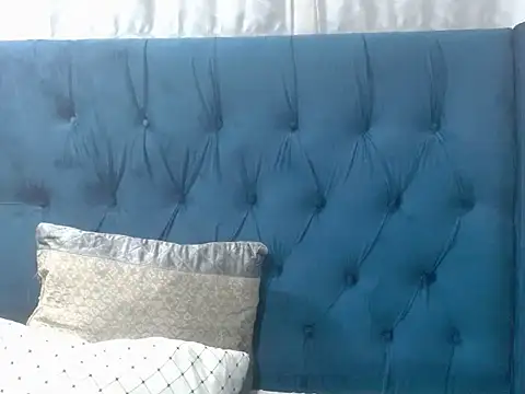 Peachesx25 online show from November 21, 2025, 7:02 pm