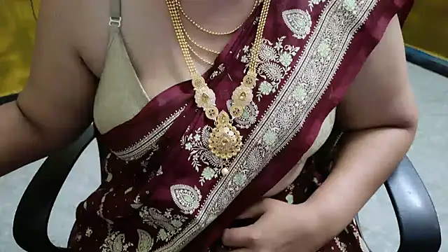 Snapshot of Tamil_VirginAss2 chatting on November 25, 2025, 5:13 pm Tamil VirginAss2 online show from November 25, 2025, 5:13 pm