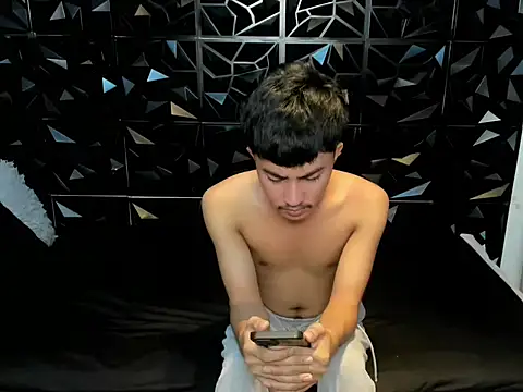 Urloverhardcock online show from April 22, 2026, 4:52 am