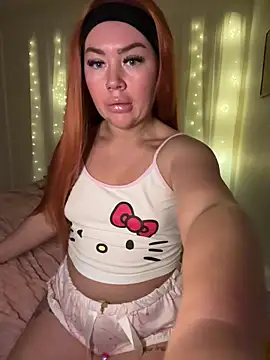 Snapshot of LillieMaee chatting on March 19, 2026, 9:37 pm LillieMaee online show from March 19, 2026, 9:37 pm