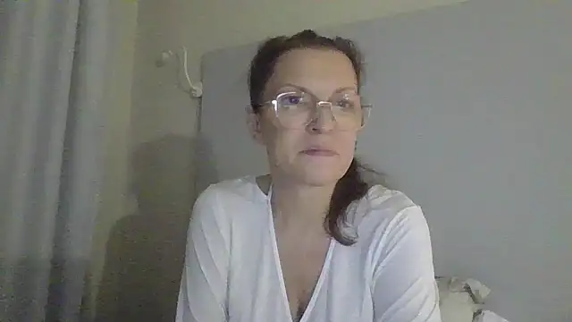 Eva Glad online show from November 17, 2025, 6:06 am