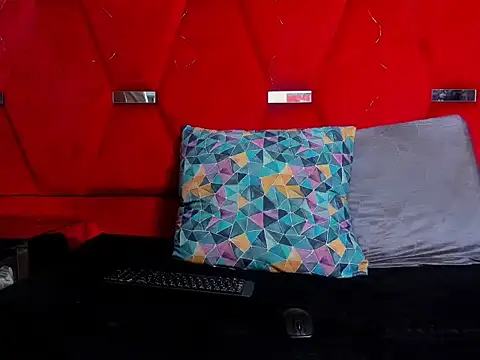 Snapshot of Emmaanddarling chatting on November 22, 2025, 12:59 pm Emmaanddarling online show from November 22, 2025, 12:59 pm