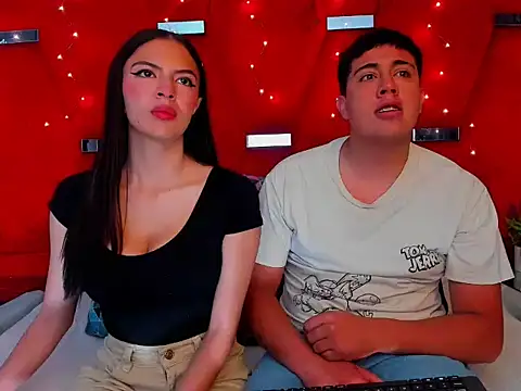 Snapshot of Emmaanddarling chatting on November 14, 2025, 12:09 pm Emmaanddarling online show from November 14, 2025, 12:09 pm