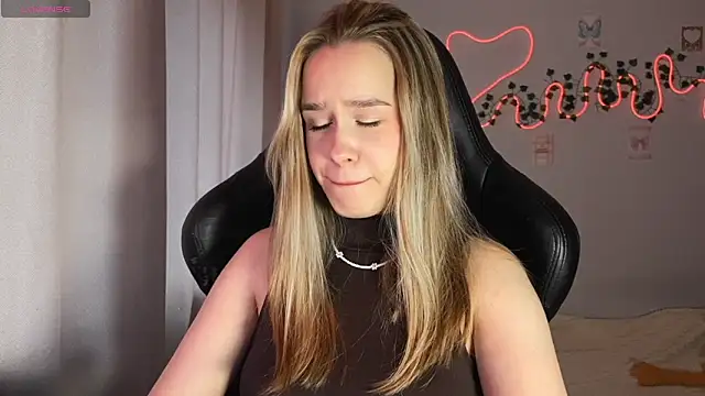 mood butterfly online show from November 12, 2025, 8:40 am