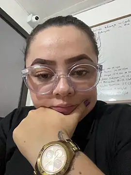 cleo wale  online show from November 10, 2025, 10:48 pm