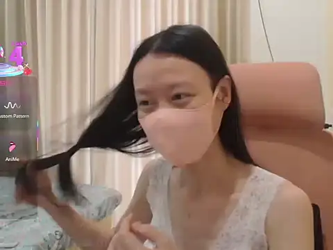 Lil-Cherries online show from November 17, 2025, 4:49 am