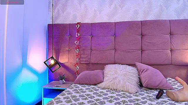 MeganDiamont FG online show from November 11, 2025, 8:25 pm