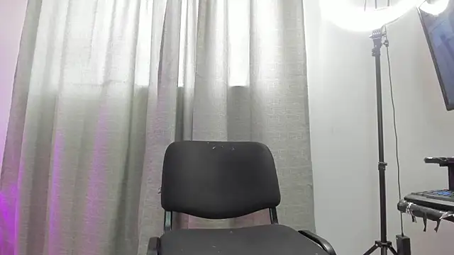 Snapshot of twerkgirl-coral chatting on November 21, 2025, 7:13 pm twerkgirl-coral online show from November 21, 2025, 7:13 pm