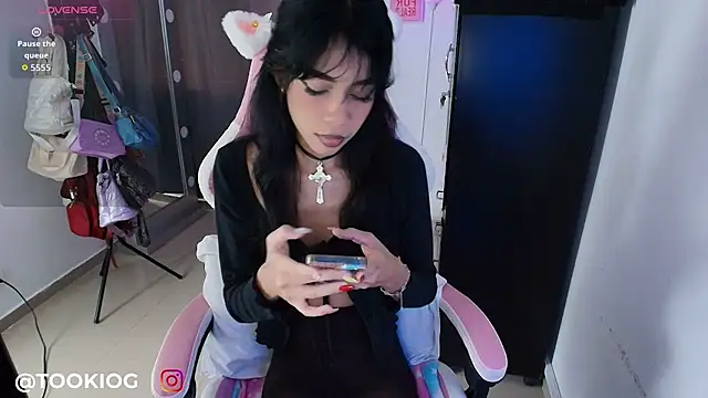 Snapshot of TOOKIOG_ chatting on February 6, 2026, 9:33 pm TOOKIOG online show from February 6, 2026, 9:33 pm