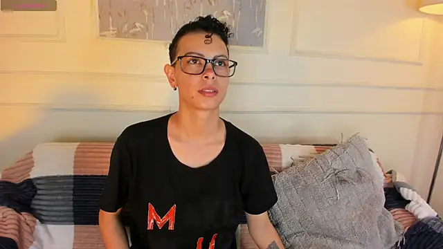 AliceMadnes online show from May 11, 2026, 9:23 pm