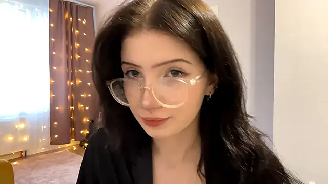 RafaelaLoghry online show from November 19, 2025, 10:04 am