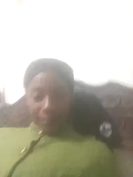 Snapshot of Aliis_Love chatting on February 15, 2026, 2:23 am Aliis Love online show from February 15, 2026, 2:23 am