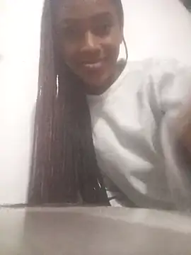 Snapshot of Aliis_Love chatting on January 16, 2026, 12:36 am Aliis Love online show from January 16, 2026, 12:36 am