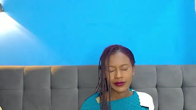 Aliis Love online show from November 18, 2025, 1:36 pm