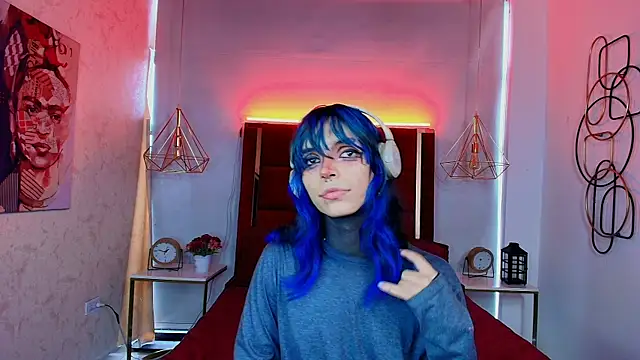 luxiel  online show from May 28, 2026, 9:21 pm