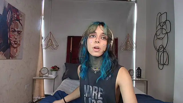 luxiel  online show from May 22, 2026, 8:51 pm