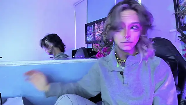 Snapshot of luxiel_ chatting on November 25, 2025, 10:32 pm luxiel online show from November 25, 2025, 10:32 pm