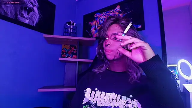 Snapshot of luxiel_ chatting on November 21, 2025, 11:26 pm luxiel online show from November 21, 2025, 11:26 pm