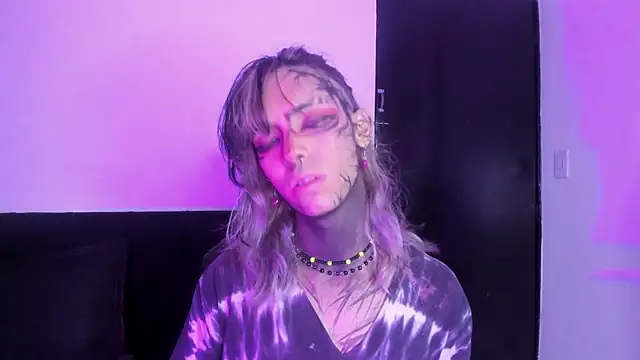 Snapshot of luxiel_ chatting on November 15, 2025, 10:47 pm luxiel online show from November 15, 2025, 10:47 pm