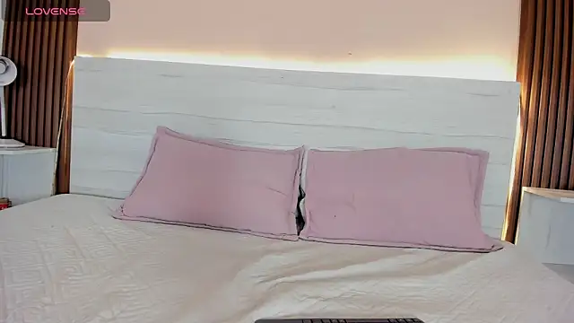 esmeralda 4  online show from November 7, 2025, 8:46 pm